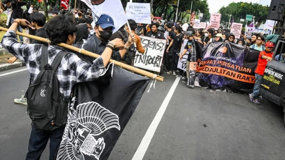 Indonesia Protests Leave One Dead and More Than 300 Detained
