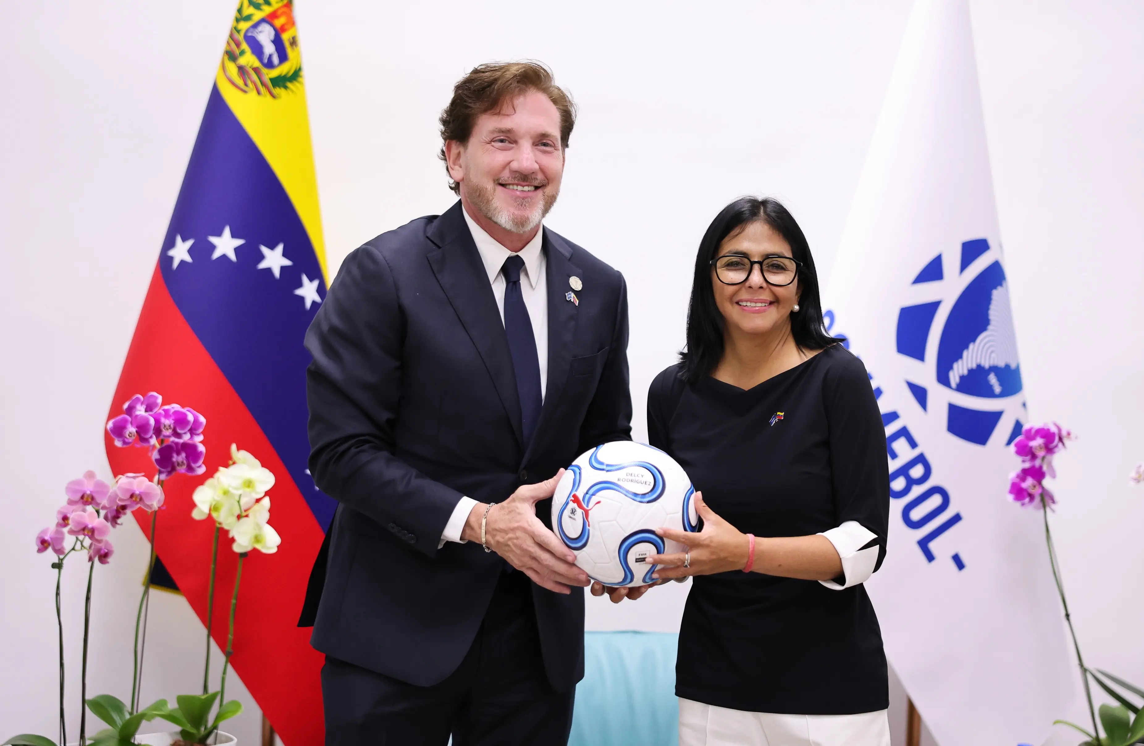 The alliance highlights the intention of the Venezuelan State to raise the level of local football and join the circuit of the most relevant competitions in the region, including the America Coup and the Liberators Cup. Photo: Venezuelan Presidential Press.