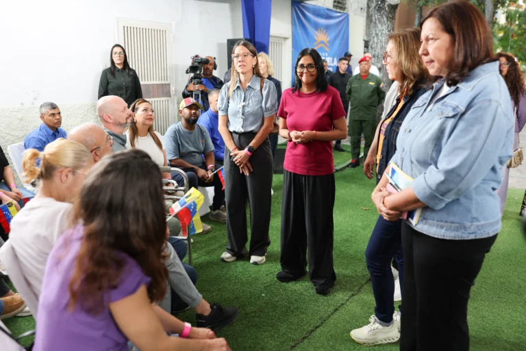 Acting President Delcy Rodríguez at a Mercal supermarket reopening in Caracas, Venezuela, amid reported economic growth and earthquake recovery.