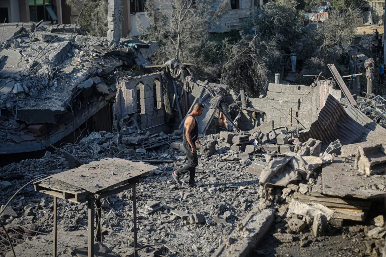 Israeli strikes in Gaza after U.S.-backed ceasefire roadmap, damaged buildings and ongoing conflict.
