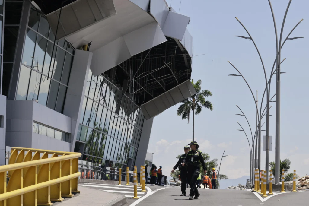 The Pereira air terminal, the main one of the tourist region of the Coffee Axis whose renovation was delivered in 2020, is one of the most affected buildings, so it still maintains commercial operations suspended. Photo: EFE.
