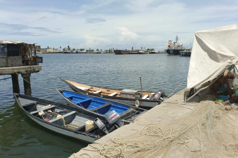 Manta fishermen US attack: USS San Antonio intercepts and sinks Ecuadorian fishing vessel Tres Hermanos 40 miles off Manta coast, sparking conflicting accounts.