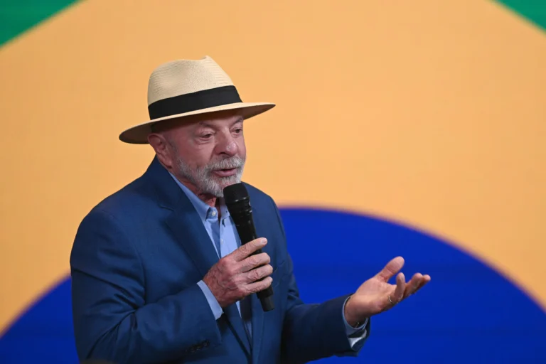 Brazil election poll shows Lula leading Flávio Bolsonaro before the October 2026 vote.