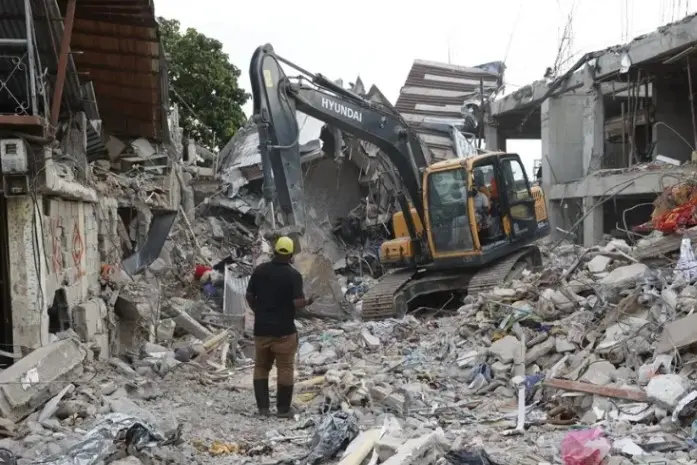 Chocó humanitarian crisis: Displaced families seek shelter after earthquake and armed confrontations between Clan del Golfo and ELN in Chocó, Colombia.