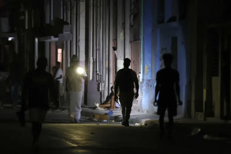 This is the second partial power outage this month, following that recorded on August 1, which affected seven provinces in Cuba, whose electrical system is under severe pressure from the U.S. oil blockade. Photo: EFE.