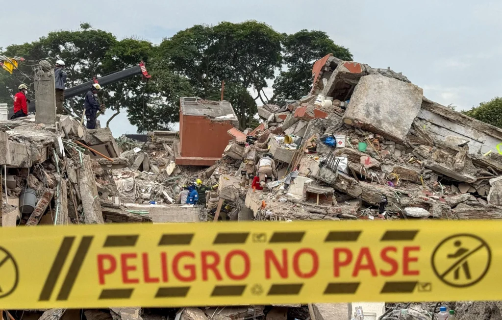 The Cali's Mayor explained that, at first, the only mission was "to save lives", but after the first week, in the areas where buildings collapsed, it turned to the extraction of fatalities. Photo: EFE.