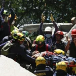 The relief corps reiterated their commitment to maintain uninterrupted deployment in the affected areas to continue searching for and caring for each of the trapped people. Photo: EFE.