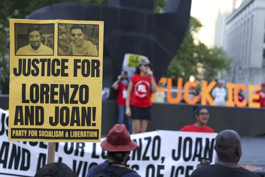 (FILE) People attending a protest back in July at Foley Square in New York under the banner "ICE Out: Justice for Lorenzo and Joan." Photo: EFE.