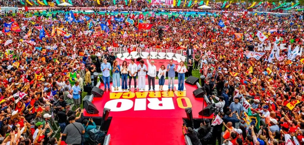 Lula Rio rally: President Lula addresses supporters at Moça Bonita stadium in Bangu, consolidating broad coalition ahead of 2026 elections.