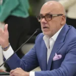 Jorge Rodríguez characterized the report as an "absurd and poisonous maneuver" designed to attribute monetary duties to the legislative power. Photo: EFE.