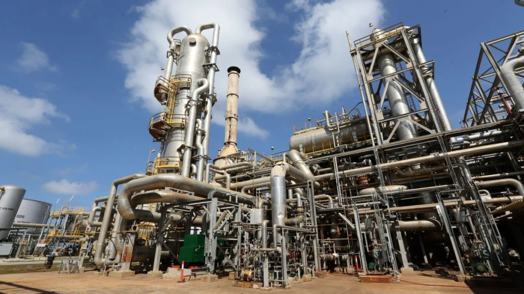 The pact aims to develop 17 strategic fields with a proven potential of 65 billion barrels, an investment in excess of $100 billion and more than $209 billion in taxes for the Venezuelan State. Photo: Venezuelan Presidential Press.
