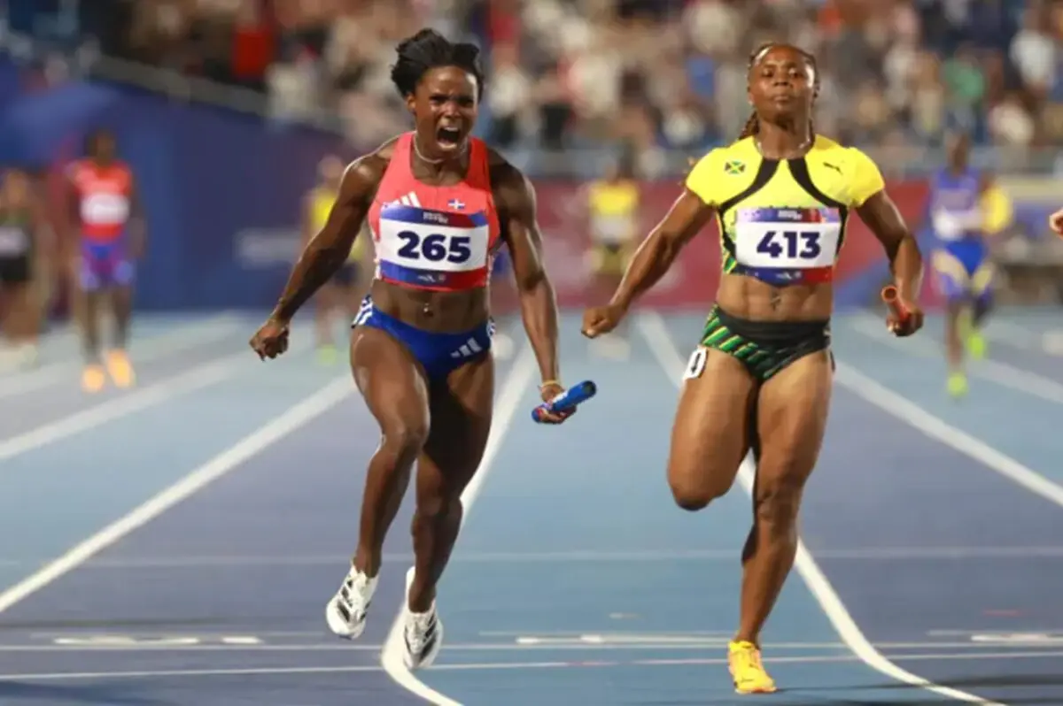 Jamaica Wins Gold in the 4×100 Mixed Relay at the Central American and Caribbean Games