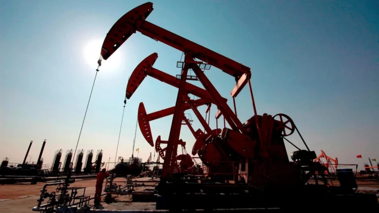 US Strategic Petroleum Reserve falls as the Strait of Hormuz closure disrupts global oil supplies.