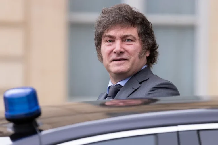 Argentina electoral reform: President Javier Milei pushes controversial changes including Ficha Limpia, biometric endorsements, and elimination of mandatory debates ahead of 2027 elections.