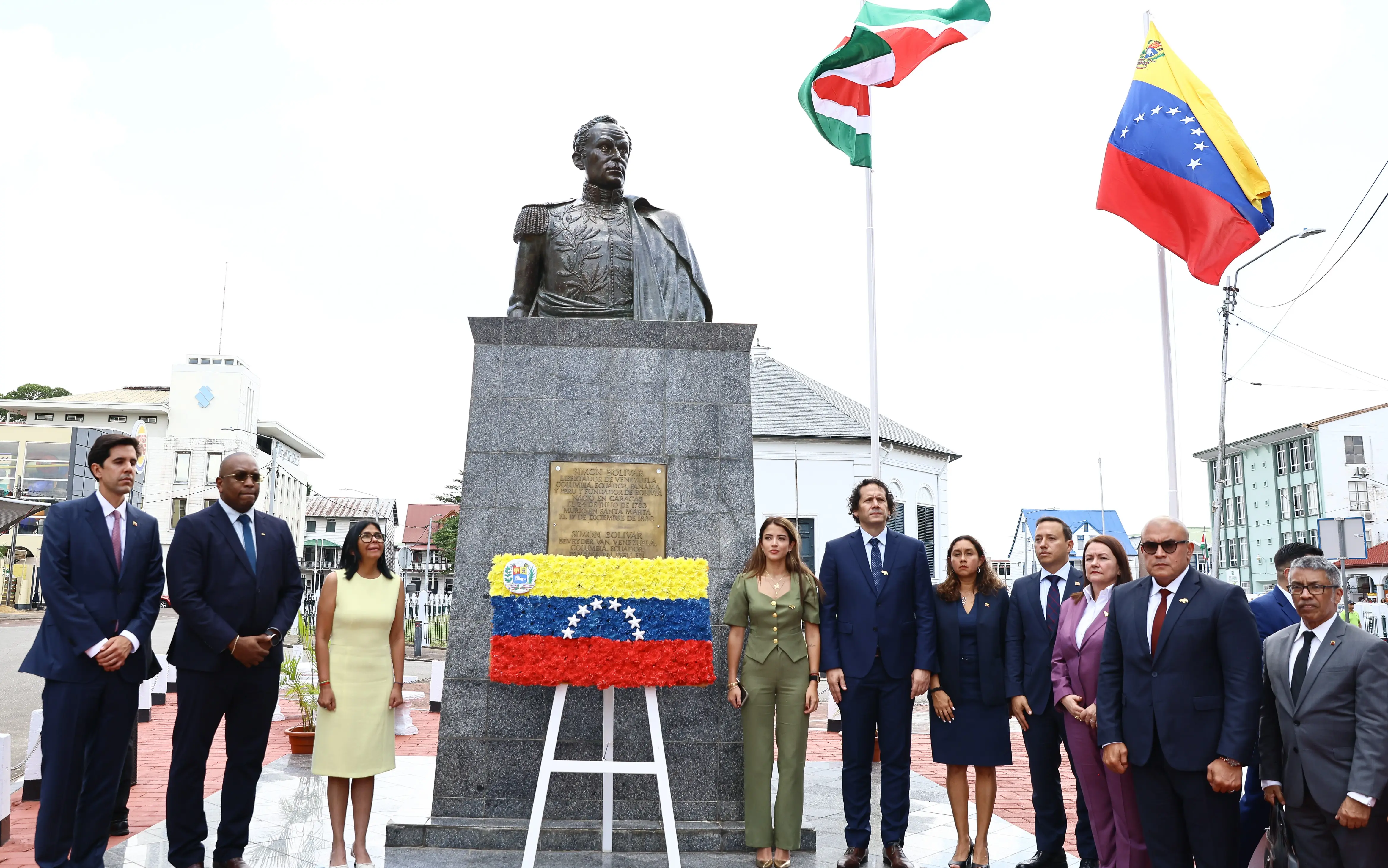 The floral tribute served as a poignant reminder of the enduring legacy of Simón Bolívar and his vision for a united and sovereign Latin America. Photo: Venezuelan Presidential Press.