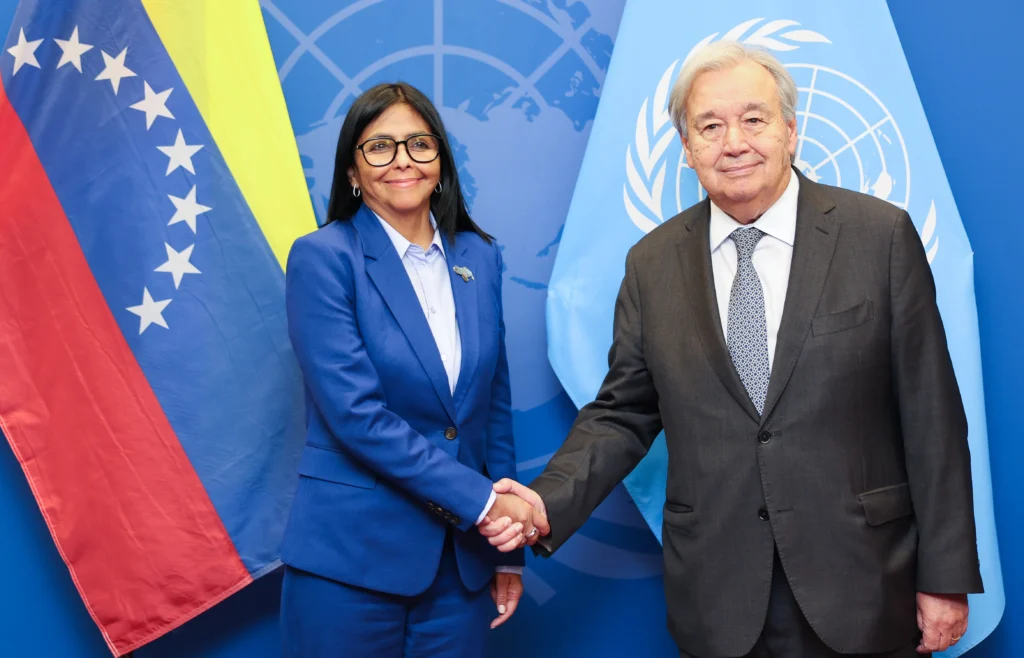 Before the meeting, Rodríguez signed the guest book, expressing her hope that the 81st session would strengthen multilateralism "in pursuit of global peace and stability." Photo: Venezuelan Presidential Press.