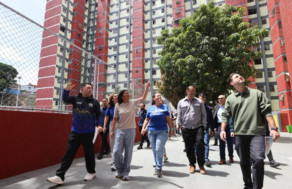 In the capital the plan has rehabilitated 898 houses, guaranteeing a safe roof to 3,346 citizens. Photo: Venezuelan Presidential Press.
