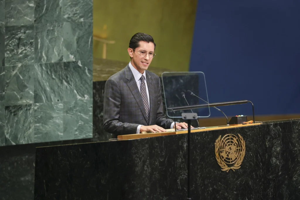 Mexican Foreign Minister Roberto Velasco Álvarez at the UN General Assembly discussing Cuba, U.S. embargo and Mexico's foreign policy