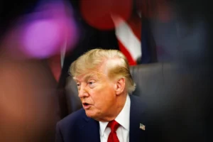 The Trump's restrictions include excluding the agency from the dollar system and limiting its operations. Photo: EFE.