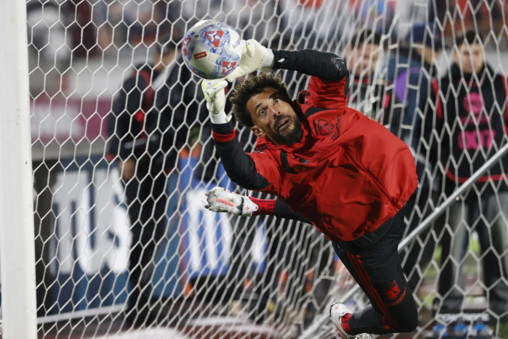 The goalkeeper of the Cape Verde national team enters the list of the 10 best in the world after his outstanding participation in the 2026 World Cup. Photo: EFE.