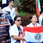 The doctors demand that the government of Santiago Peña not transfer the crisis to the people. Photo: EFE.
