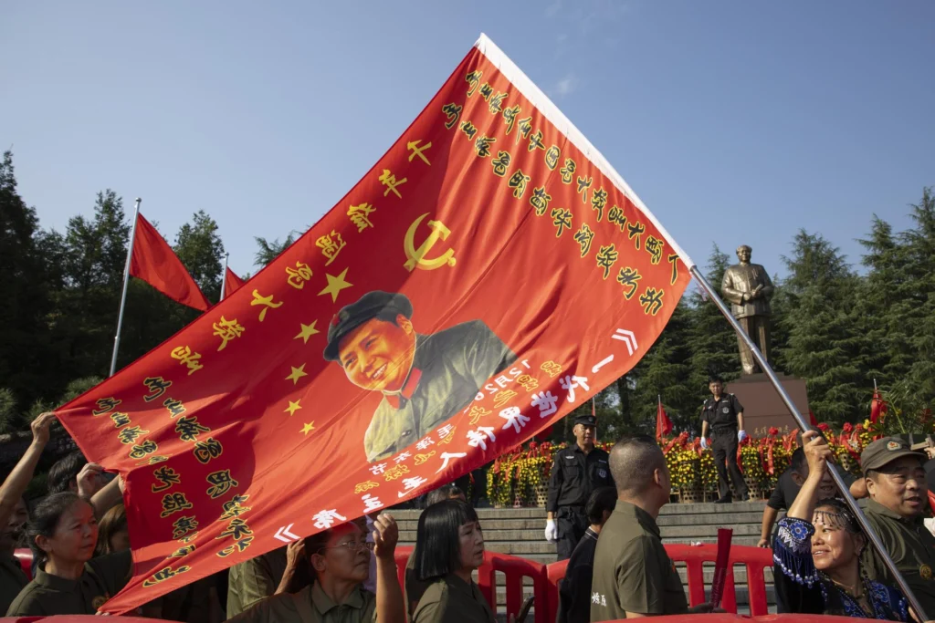 The citizen's tributes underscored the enduring relevance of the historical leader in China's collective memory and political legitimacy. Photo: EFE.