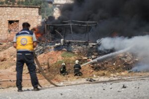 Rescue teams continue to search for missing people among the debris. Photo: EFE.