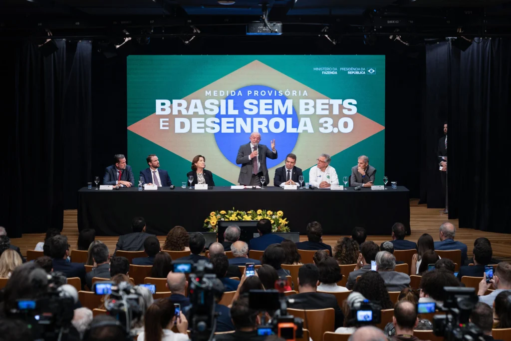 President Lula decided to move forward with the measure despite strong resistance from football clubs, sponsored mostly by betting sites. Photo: EFE.