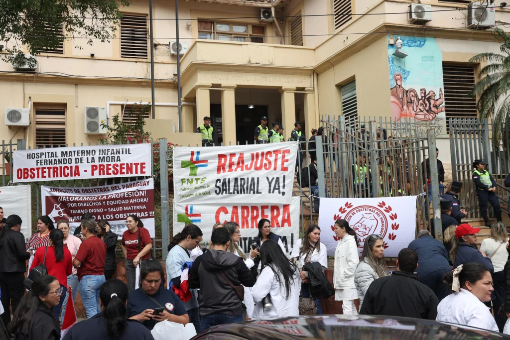 The Federation confirmed that negotiations will continue on October 3, maintaining the actions of struggle to defend the stability and the integral valuation of health work. Photo: EFE.