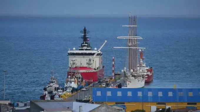 Punta Arenas port and planned maritime route to the Malvinas Islands