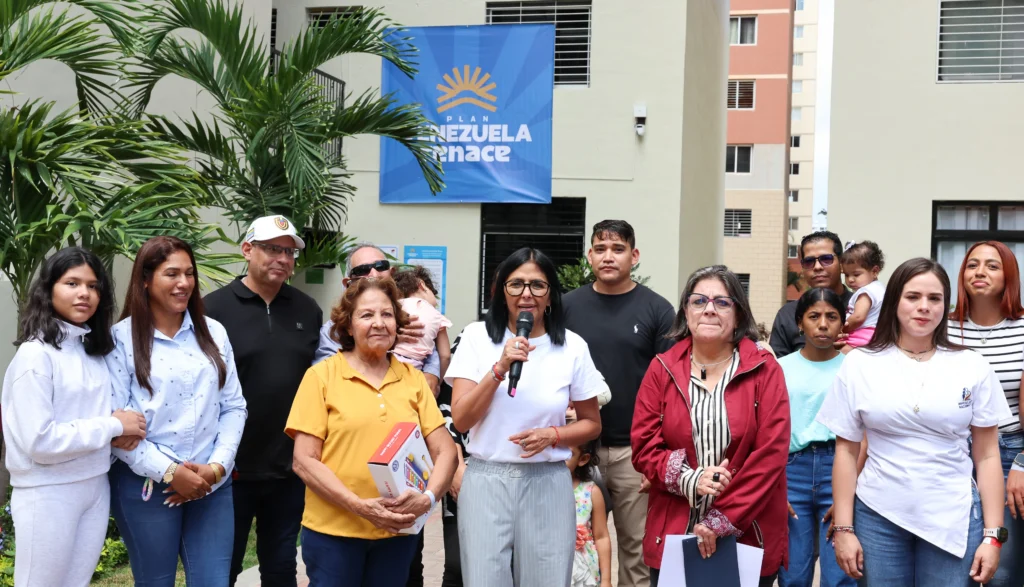 The Bolivarian Government delivered new and rehabilitated housing in Caracas, Miranda and Carabobo, reaffirming its social commitment after the earthquakes of June. Photo: Venezuelan Presidential Press.