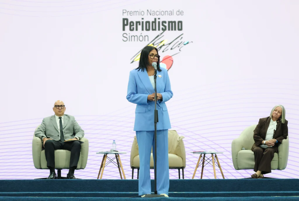 Acting President Delcy Rodriguez highlighted the fundamental role that communicators play in defending information sovereignty. Photo: Venezuelan Presidential Press.