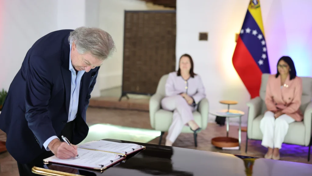 Acting President Delcy Rodriguez reaffirmed that revenues from oil trading will continue to be used to strengthen public services, health, education and social welfare. Photo: Venezuelan Presidential Press.