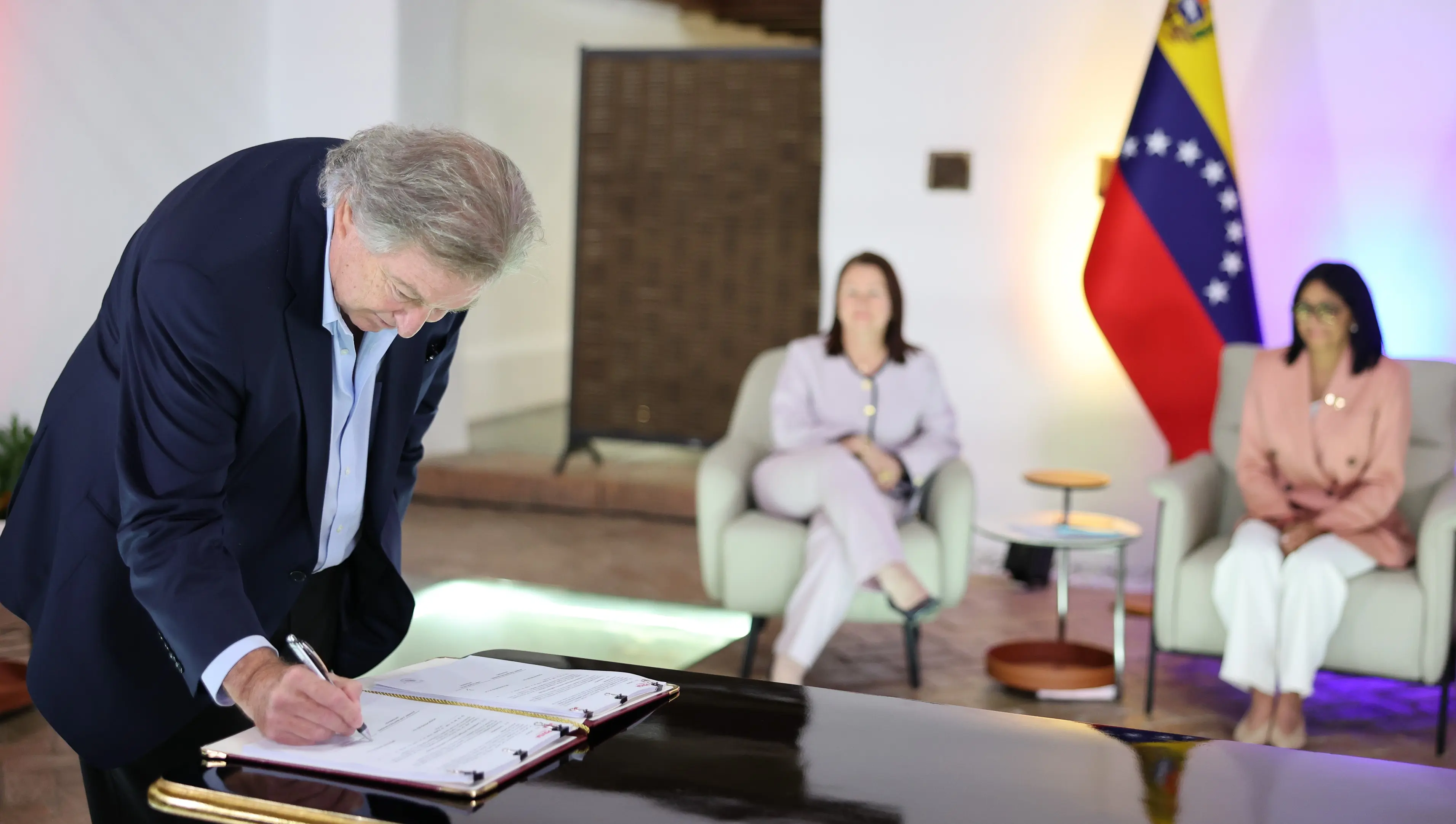 Acting President Delcy Rodriguez reaffirmed that revenues from oil trading will continue to be used to strengthen public services, health, education and social welfare. Photo: Venezuelan Presidential Press.