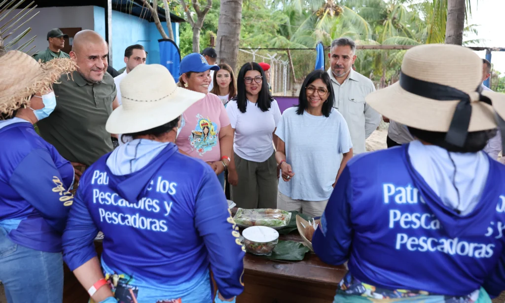 Acting President Delcy Rodriguez headed an institutional meeting with the fishing sector to verify progress in the industrial transformation of marine resources. Photo: Venezuelan Presidential Press.