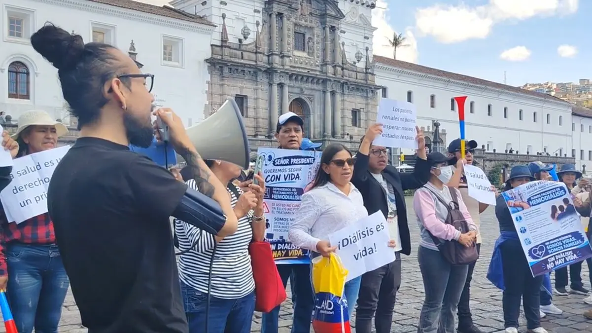 Ecuadorian Kidney Patients Demand Continuity of Dialysis Treatments