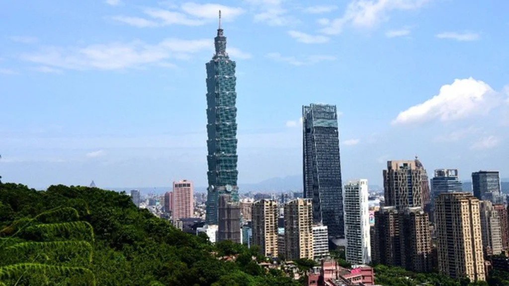 The spokesperson for the State Council Taiwan Affairs Office, welcomed people on both sides of the Taiwan Strait to offer opinions and suggestions on the solution to the Taiwan question under the "One Country, Two Systems" framework.