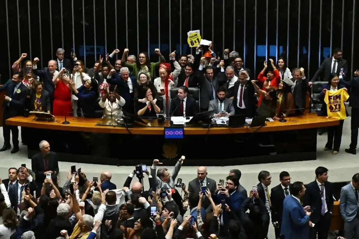 Brazil Senate Panel Advances 40-Hour Workweek Proposal