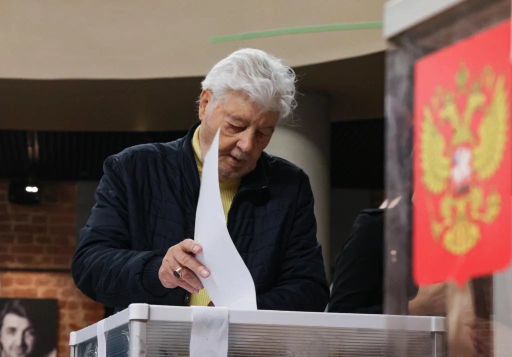 The first day of parliamentary elections in Russia ended with a general turnout of 29.43%, recording the highest voter turnout in the republics of Chechnya and Tuva, as well as in Briansk Province. Photo: EFE.
