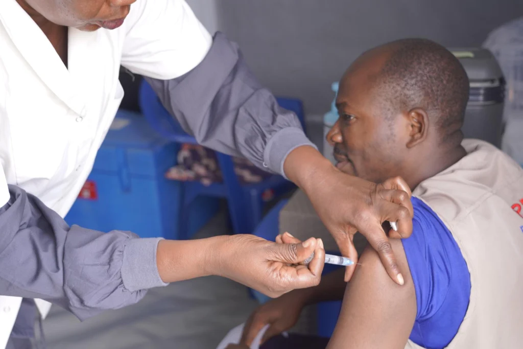 The Ervebo vaccine does not combat the strain causing the current crisis, but is believed to offer cross-protection against the Zaire and Bundibugyo strains. Photo: EFE.