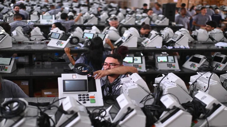 Brazilian voters abroad preparing to cast ballots in the 2026 presidential election