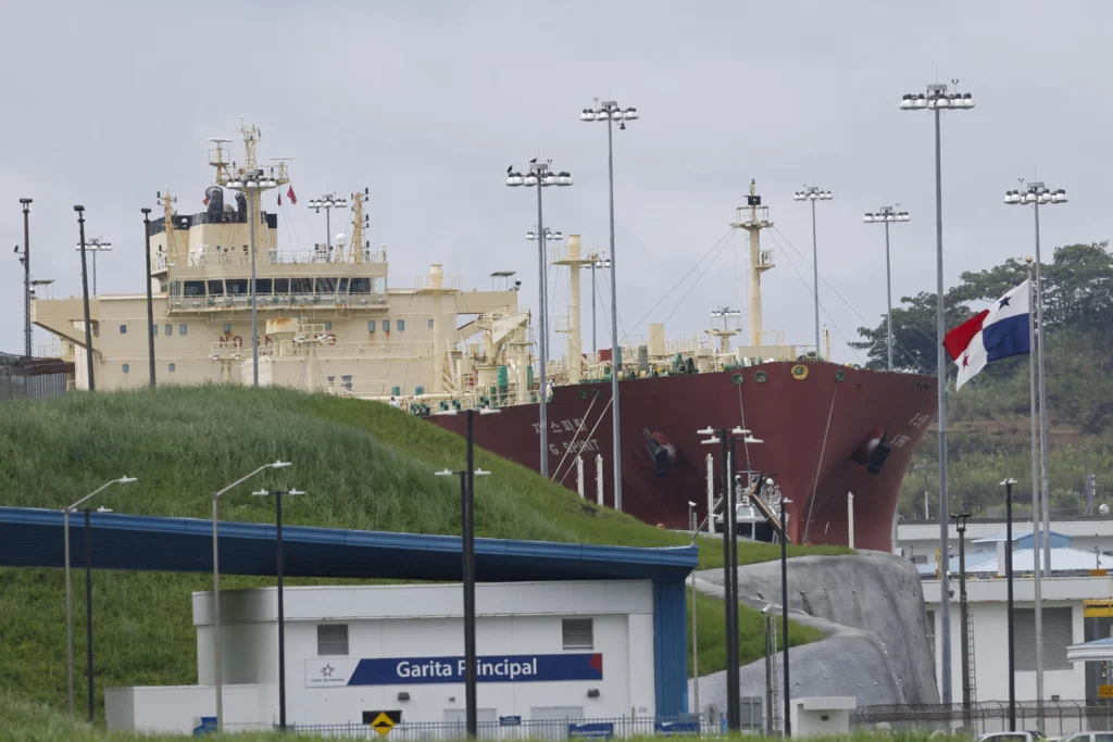 Amid the effects of drought, the administration of the Panama Canal reduced transits and implemented a progressive tilt adjustment schedule. Photo: EFE.