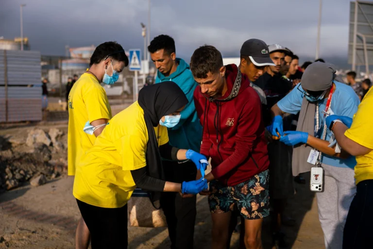 The transfer of the rest of the migrants who remain in the city will continue for the next few days. Photo: EFE.