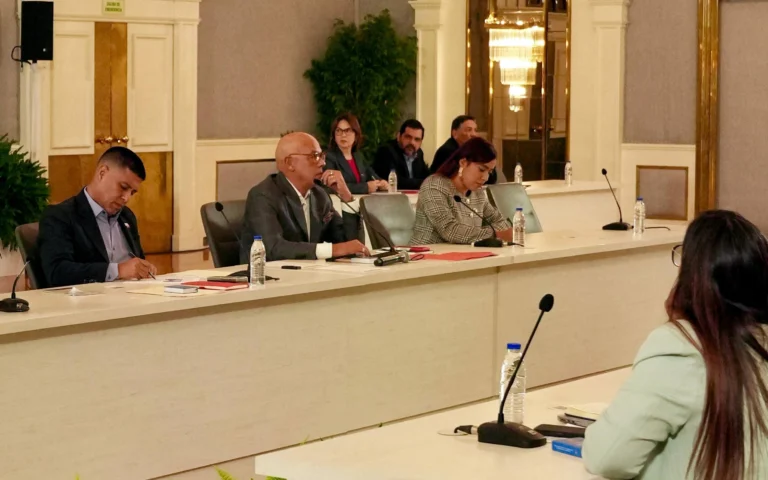 Venezuela government opposition dialogue: Jorge Rodríguez and Dinorah Figuera lead talks on freedom of expression, political guarantees, and earthquake recovery.