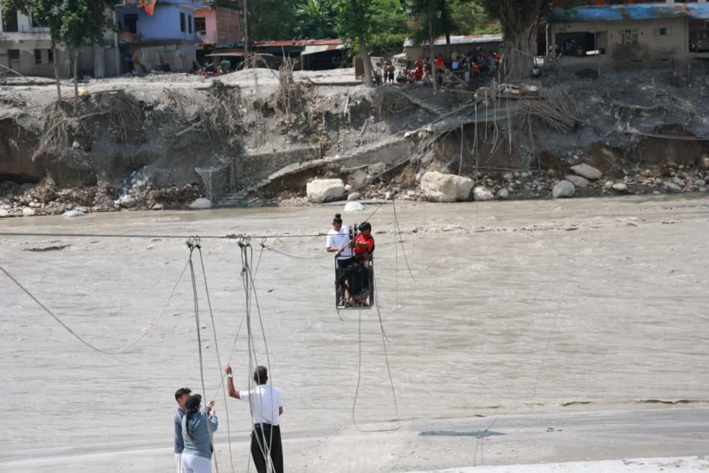 A contingent of over 21,000 personnel from the Nepal Army, Police and Armed Police Force maintains permanent search, rescue and genetic-forensic identification deployments. Photo: EFE.