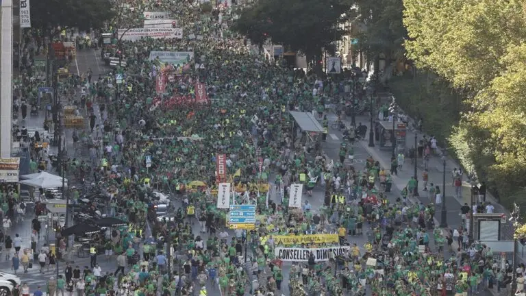 Madrid education strike: Teachers, students, and families march through Madrid demanding smaller classes, higher pay, and more resources before the October walkout.