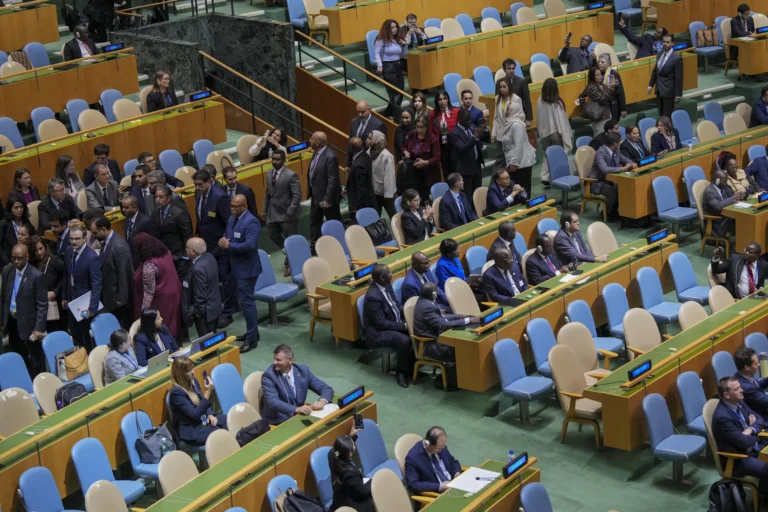 The Israeli prime minister spoke to numerous empty seats, a further sign of growing international rejection of the war in Gaza. Photo: EFE.