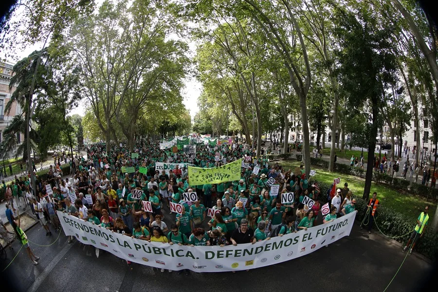 Protesters march in Madrid defending public education and calling for fewer teaching hours and lower classroom ratios.