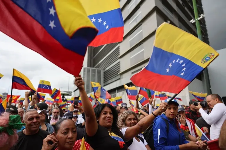 Supporters of acting Venezuelan President Delcy Rodríguez march in Caracas during the UN General Assembly.