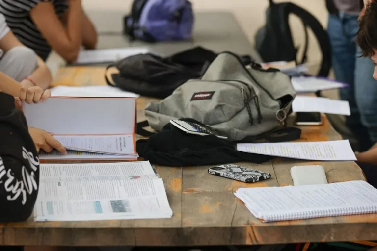 Mexico school cellphone restrictions: SEP policy limits mobile-phone use throughout primary and secondary school days starting in October 2026.